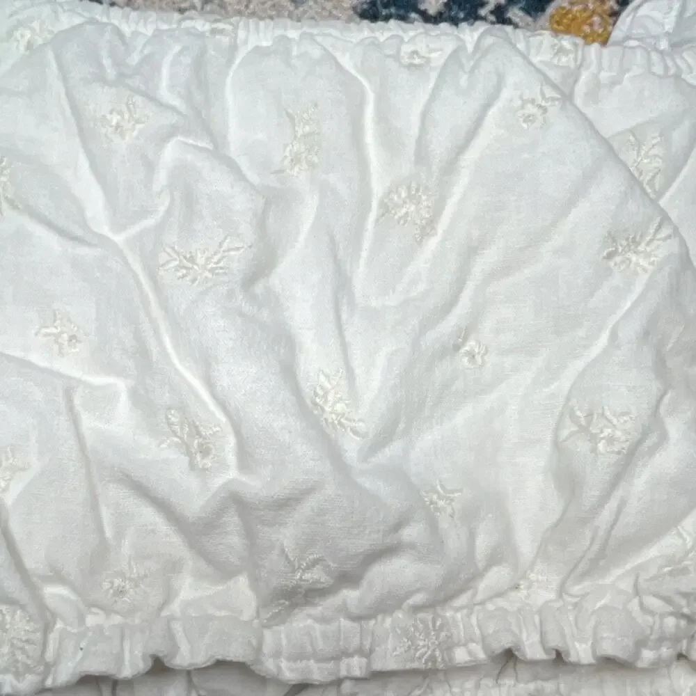 Abercrombie & Fitch White Smocked Cropped Puff Sleeve Eyelet Blouse Women’s S